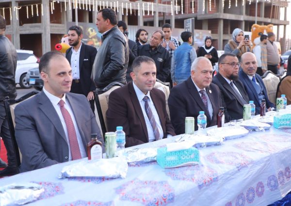 محافظ دمياط يشارك بالإفطار الجماعى لمؤسسة أنهار الخير